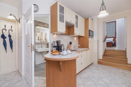 Elegant Apartments 5