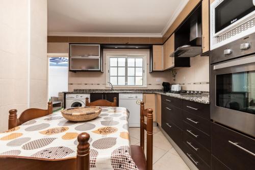 Kitchen, Villa Turquesa By ALGARVEMANTA in Vila Nova De Cacela