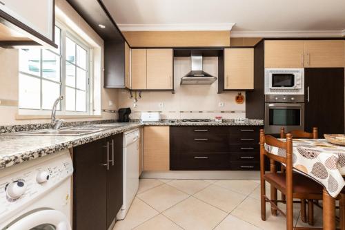 Kitchen, Villa Turquesa By ALGARVEMANTA in Vila Nova De Cacela