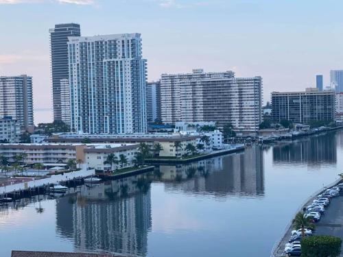 BeachWalk Studio Apmt 2 Beds, amazing view - 146B in Hallandale Beach, USA