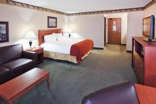 Holiday Inn Express Hotel & Suites Dallas Lewisville, an IHG Hotel