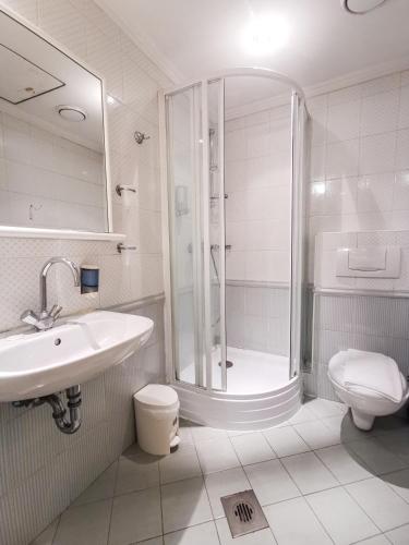 Offi Haz Hotel - image 11
