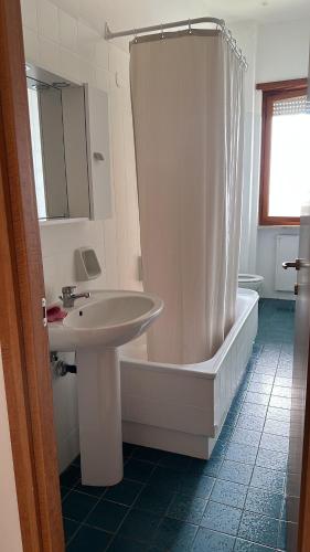 1 queen bed, 1 twin bed, 1 sofa bed