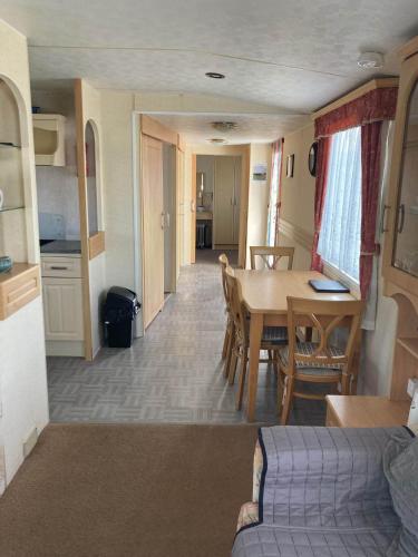 Sunshine Lodge-by-Saltfleet - 221 Kingfisher Drive - main image