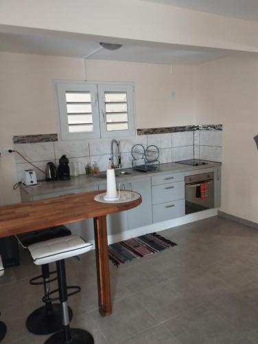 Charmant logement situé à la campagne avec Spa (Charmant logement situe a la campagne avec Spa) in Le Robert