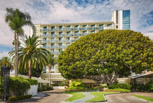 Deluxe Ocean View Room with Two Double Beds