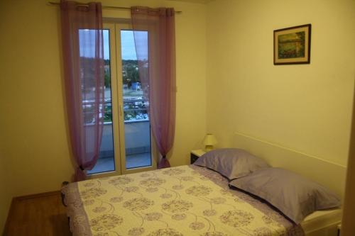 Apartments Car - image 4