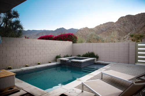 *RARE FIND* Sleek Modern Build + Pool/Spa + near Coachella Festival + trail heads!