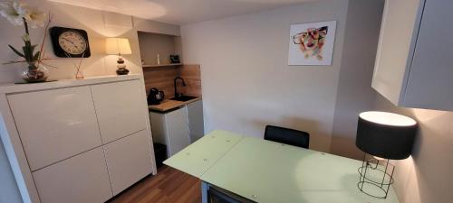 廚房, Studio chaleureux avec parking gratuit in 旺多厄夫爾萊南西