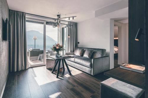 Suite with Mountain View