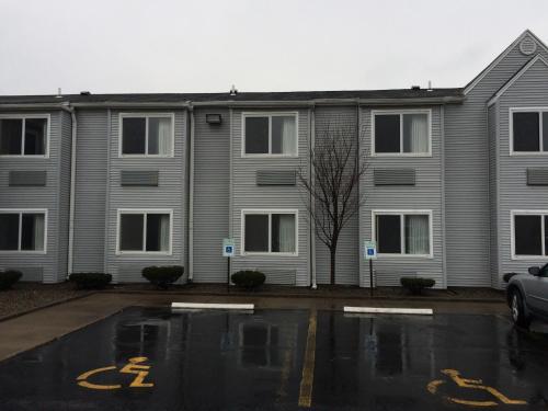 Microtel Inn By Wyndham Henrietta/Rochester image 37