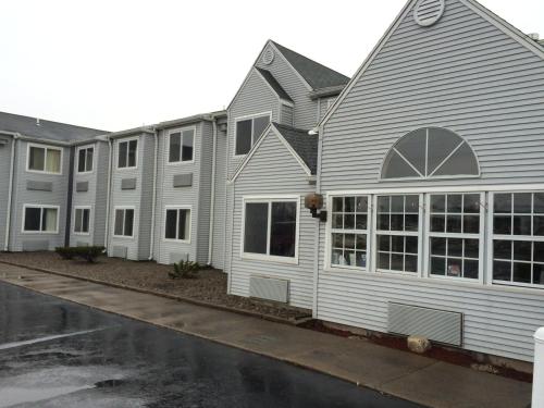 Microtel Inn By Wyndham Henrietta/Rochester image 38