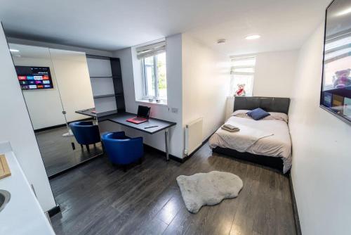 Studio close to Selly Oak train station, Birmingham