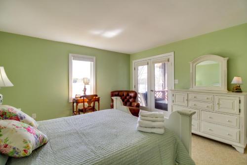 Smith Mountain Lake Getaway with Private Dock!