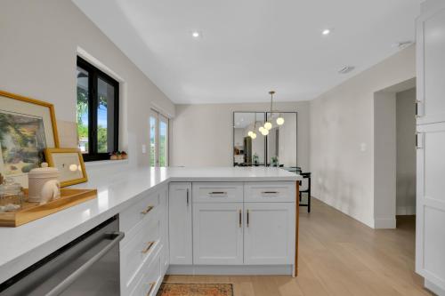 ห้องครัว, Miami GEM near ป่าเวทมนต์ของซานต้า