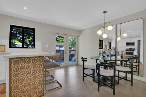 ห้องครัว, Miami GEM near ป่าเวทมนต์ของซานต้า