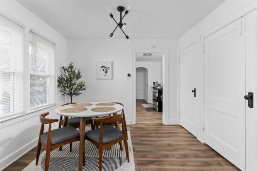 Comfy Indy Home NearButler-PetsOK-ConventionCTR10m near Crown Hill Temető