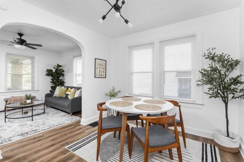 Comfy Indy Home NearButler-PetsOK-ConventionCTR10m near Indianapolis Múzeum