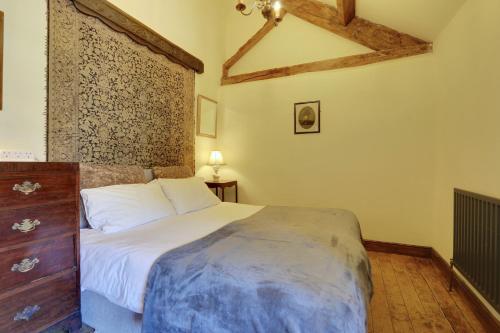 Derbyshire Chapel for 6 at Harthill Hall private hot tub 8am - 10pm plus private daily use of indoor pool and sauna 1 hour