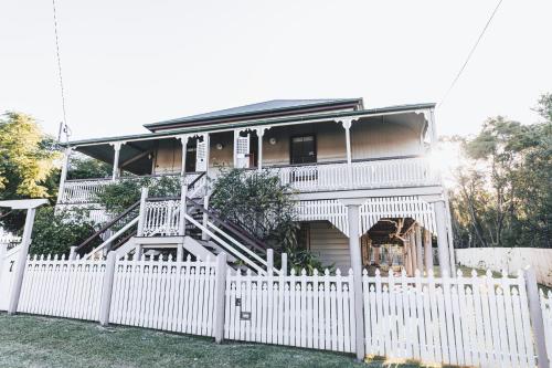 Ipswich Central Colonial 4&2 house + 2&1 apartment