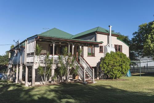 Ipswich Central Colonial 4&2 house + 2&1 apartment