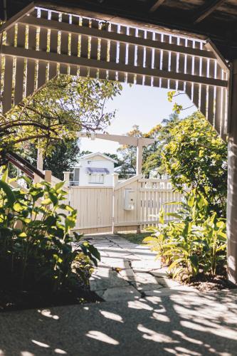 Ipswich Central Colonial 4&2 house + 2&1 apartment