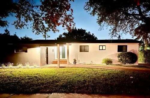 ทางเข้า, Miami GEM near ป่าเวทมนต์ของซานต้า