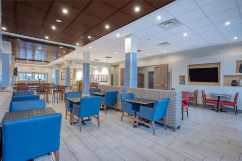 อาหารและเครื่องดื่ม, Holiday Inn Express and Suites St Louis-Chesterfield By IHG in เชลเตอร์ฟิลด์ (MO)