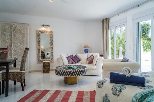 Villa Bahamas - Your very own Fairytale vacation palace in Montgo de Toscamar