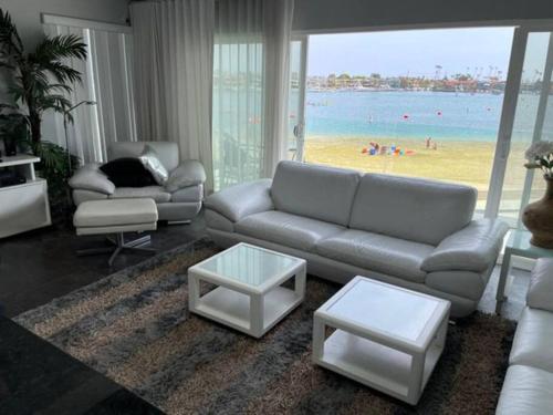 Elegant with spectacular view & steps to so much. - Apartment - Long Beach