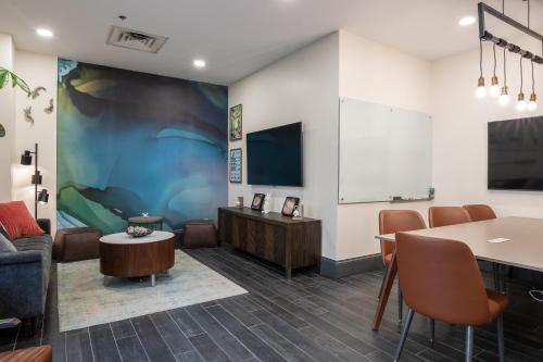 蒙克顿市区皇冠假日酒店