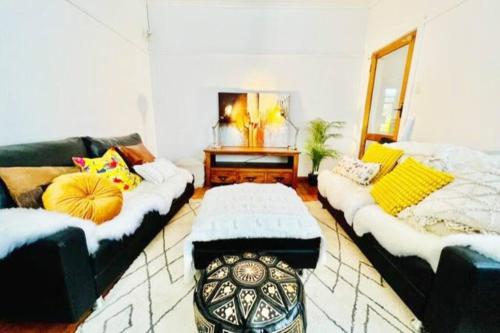 Central Located 4BR Home with Rumpus & King Bed in the Heart of Melbourne