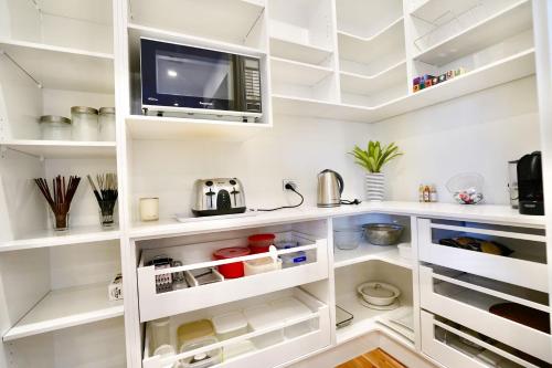 Pinecone Lodge - Luxury 4BR Home l EV Charger l Fire Pit l WiFi l BBQ l 4 Car Garage, Jindabyne (fotografie 6)