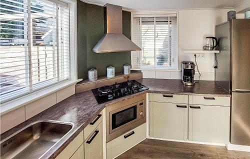  Lovely Home In Woudsend With Kitchen in Woudsend