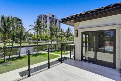 Gorgeous Villa with Amazing Pool in Hallandale Beach, USA