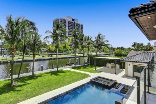 Gorgeous Villa with Amazing Pool in Hallandale Beach, USA