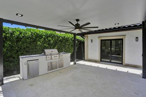 Gorgeous Villa with Amazing Pool in Hallandale Beach, USA