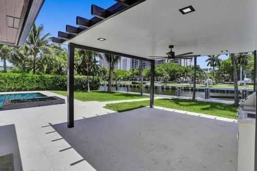 Gorgeous Villa with Amazing Pool in Hallandale Beach, USA