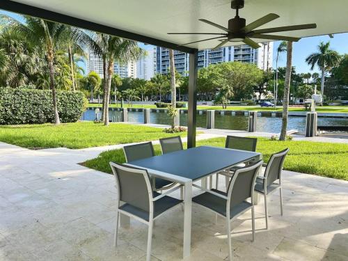 Gorgeous Villa with Amazing Pool in Hallandale Beach, USA