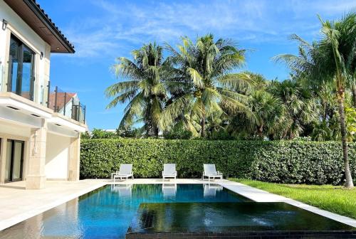 Gorgeous Villa with Amazing Pool in Hallandale Beach, USA