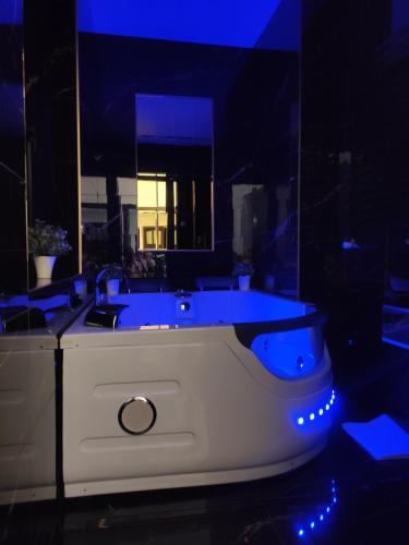 Suite with Hot Tub