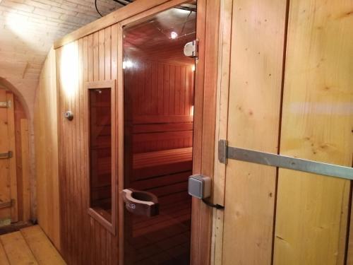 Sauna, Bed & Breakfast Chateau Les Cedres in Bretteville-l'Orgueilleuse
