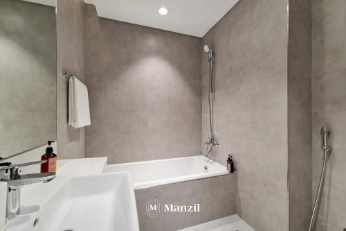 Modern waterfront 1 BR at District One - image 9