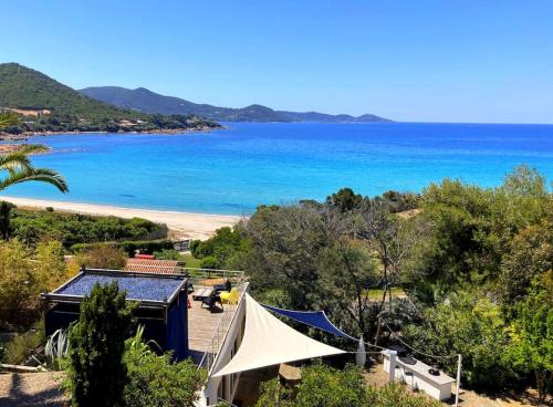 Villa contemporaine climatisée, vue mer exceptionnelle, à quelques mètres de la plage