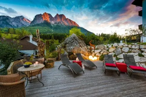 Bayern Resort Hotel - Adults only - mit Zugspitzblick - Eibsee-Nähe - Wellnessbereich - Naturpool im Sommer in Grainau, Deutschland