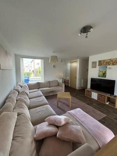 Great House + air conditioning + free car parking, Manchester (photo 9)