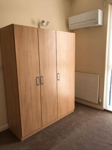 Great House + air conditioning + free car parking, Manchester (photo 6)