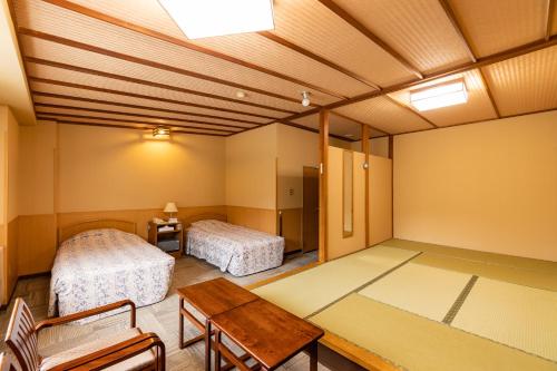 Twin Room with Tatami Area 