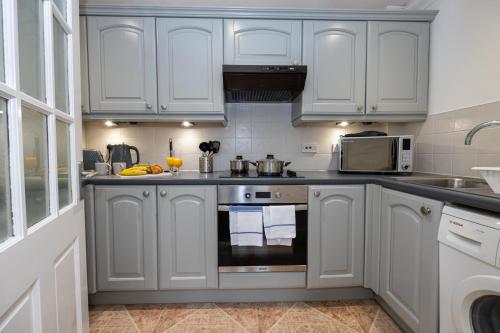 The Burton- Free Gated Parking Room Type - Two-Bedroom Apartment