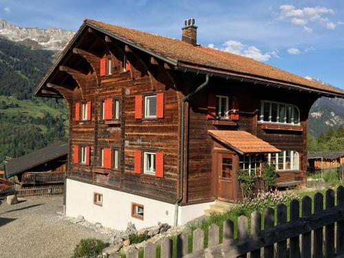  Charmantes Alpen-Appartement in Conters, Davos-Parsenn, Pension in Conters bei Jenaz